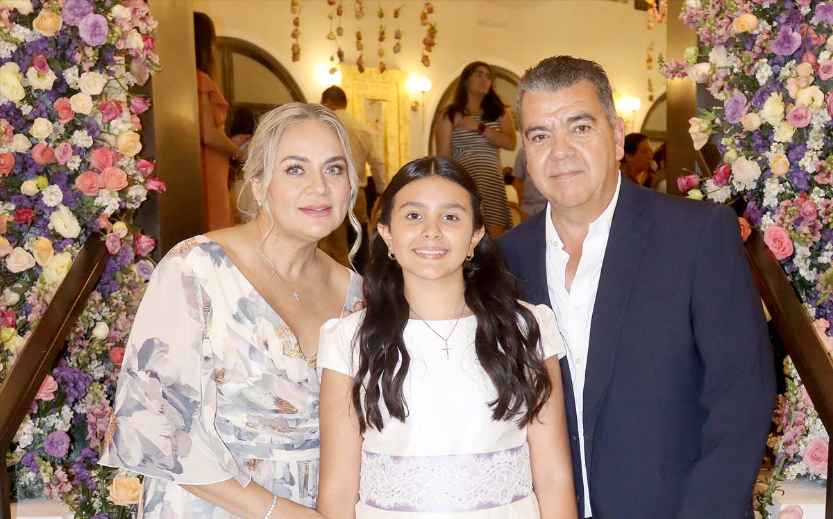 CAROLINA VAZQUEZ, ANA FERNANDA ROMO Y EDGAR CUEVAS celebrando en el Club Campestre Tampico