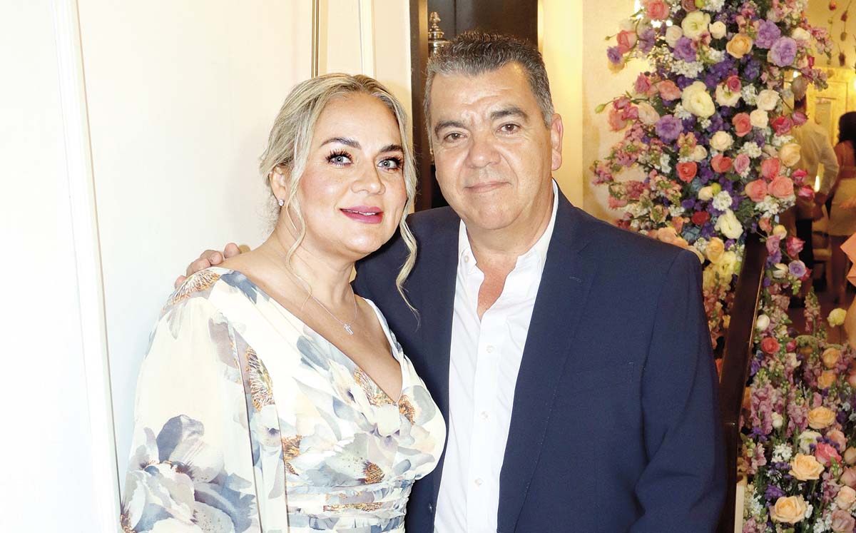 CAROLINA VAZQUEZ Y EDGAR CUEVAS fueron los padrinos de Ana Fernanda Romo quienes aceptaron el compromiso de guiar a su ahora ahijada