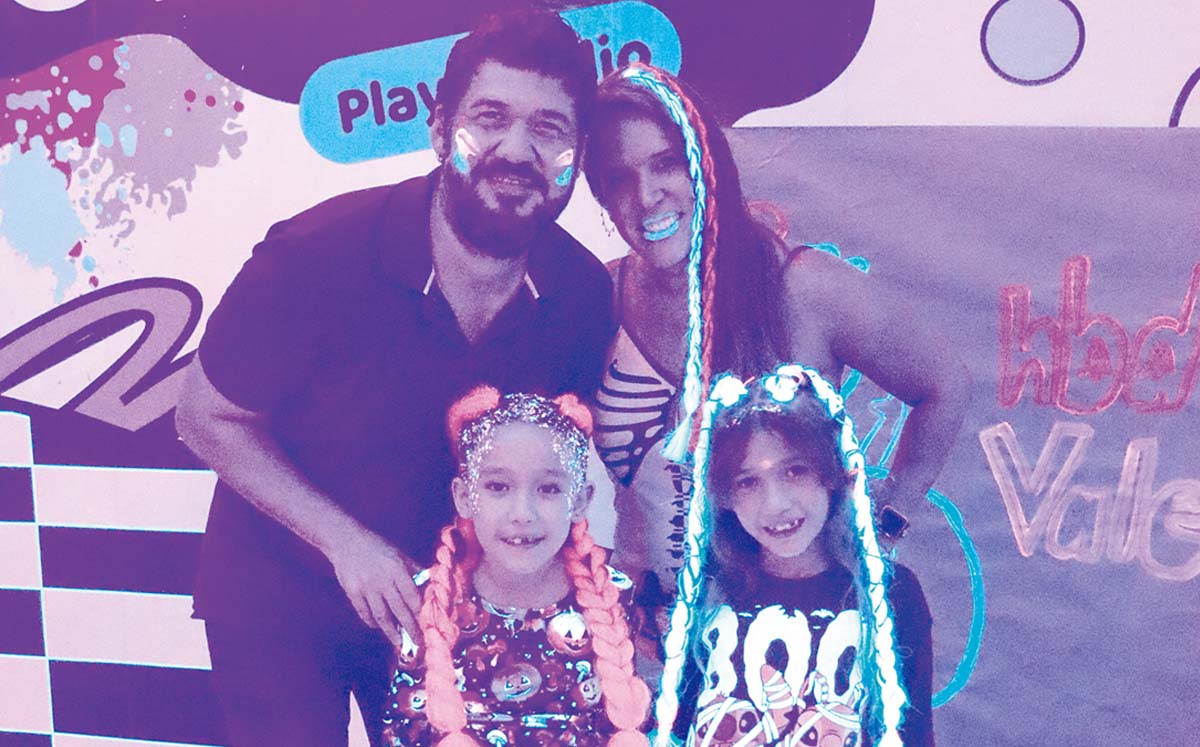 FRANCISCO MENDIOLA, SAGRARIO ZAPIEN, VALENTINA MENDIOLA Y ANA PAULA MENDIOLA disfrutaron de pintar paredes, hacer slime y tocar tambores con pintura