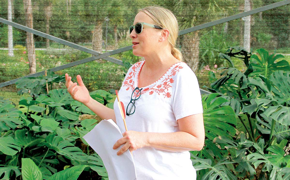 Janette Grossman fue la encargada de explicar las características, cuidados y detalles únicos de cada una de las orquídeas