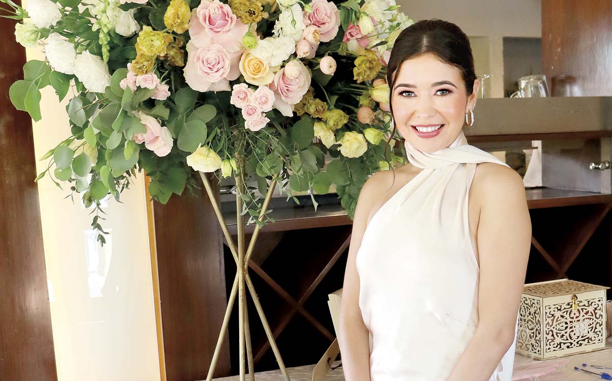 SOFIA GARZA celebró su despedida de soltera junto a sus familiares y amigas