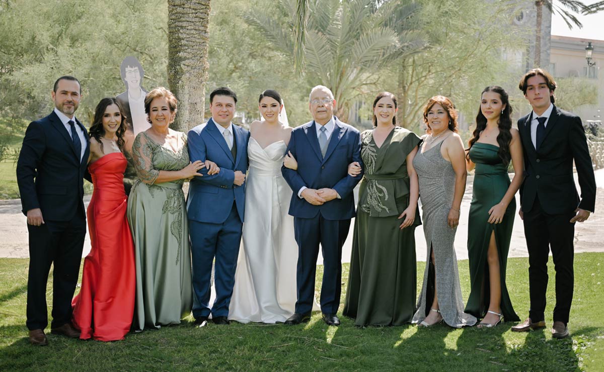 Familia de la novia. Dante, Sandra, Leticia, Ray, Natalia, Carlos, Gisela, Ofelia, Valentina y Sebastián