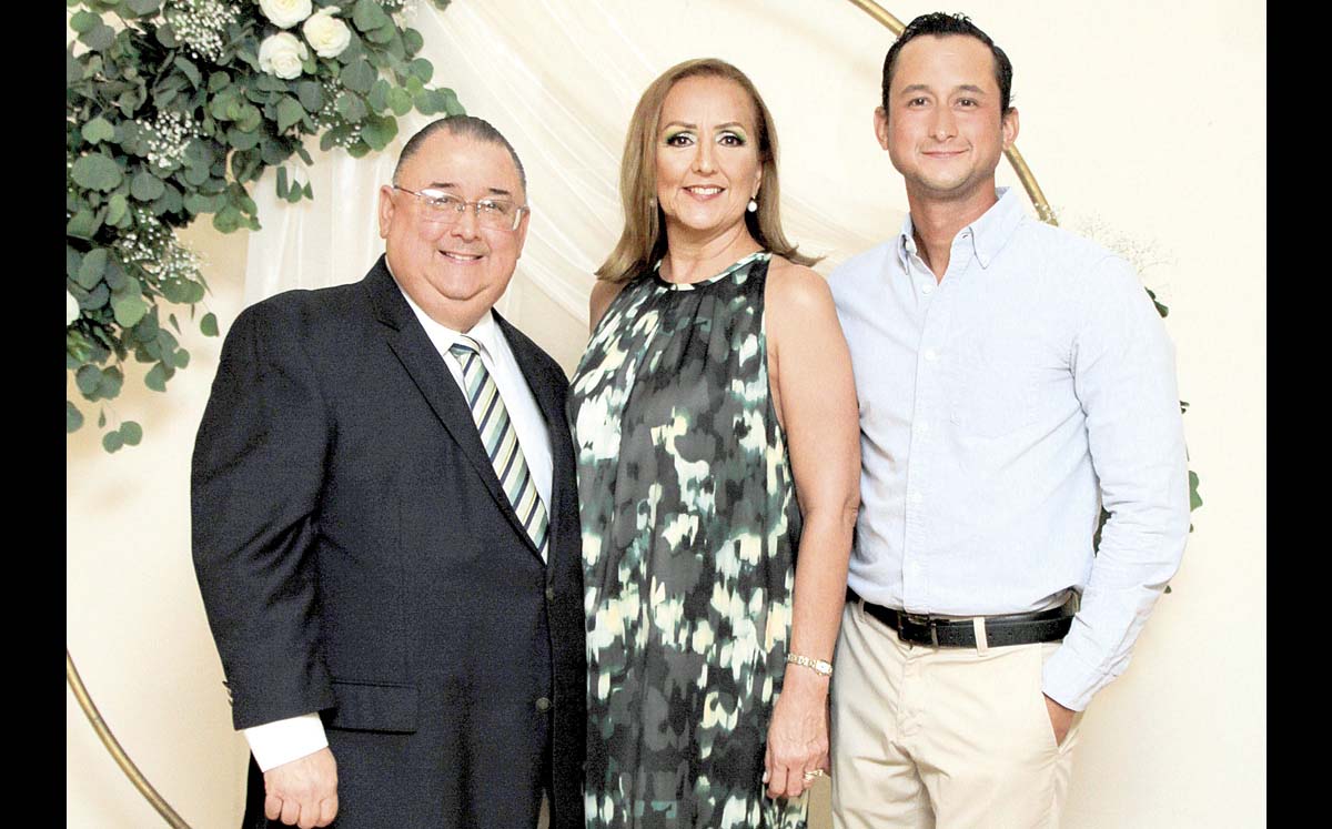 HOMERO LADDAGA, SUSANA DE LADDAGA Y HOMERO LADDAGA llegaron con sus mejores outfits al evento
