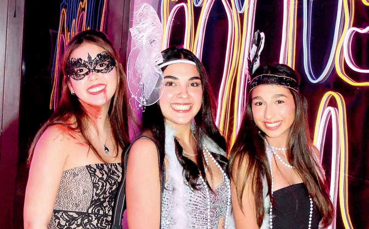 MAKI KING, MELISSA PAREDES Y MERCEDES GARCÍA disfrutaron de una mesa de postres con palomitas, dulces de chamoy y brownies
