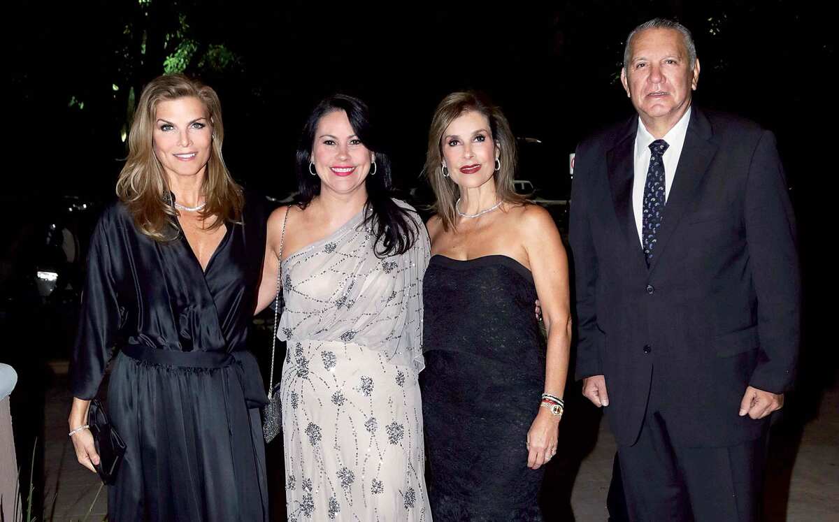 Monserrat Oliver, Marines González de Leal, Cecilia González de Félix y Rubén Félix