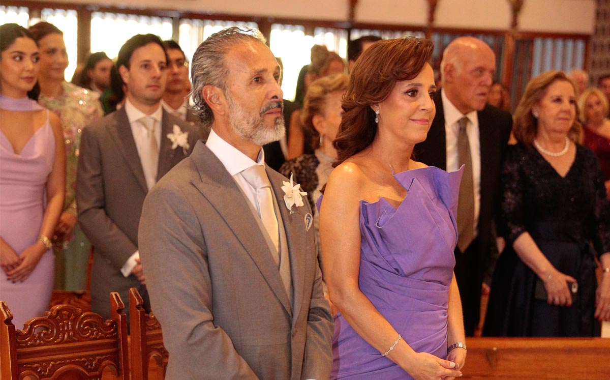 Papás del novio. Sergio Dávila y Mónica Alcalá