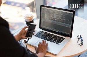 Aquí puedes ver las mejores ofertas laborales para trabajar en casa (Pexels)