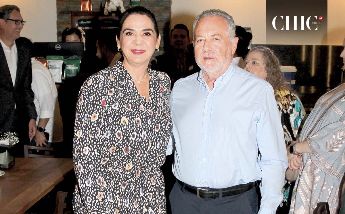 MÓNICA VILLARREAL Y ANTONIO VERDEAL orgullosos de la gran inauguración