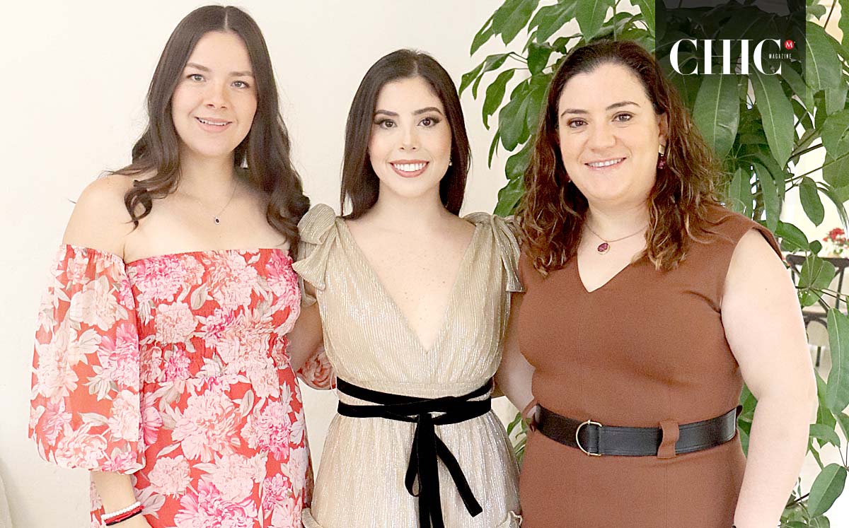 PRISCILA DE BENITEZ, NORA MARTÍNEZ Y MARIGEL BENITEZ felices en el Centro Deportivo Español