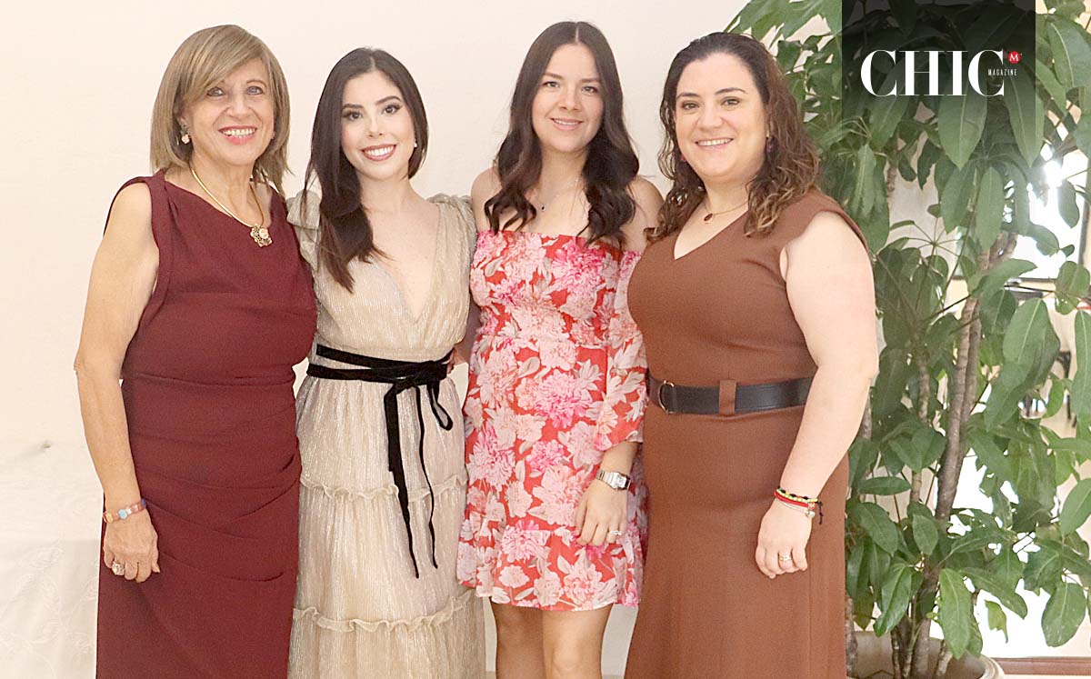 MARIGEL MANZUR, PRISCILA DE BENITEZ Y MARIGEL BENITEZ felices en la despedida de soltera de NORA MARTÍNEZ