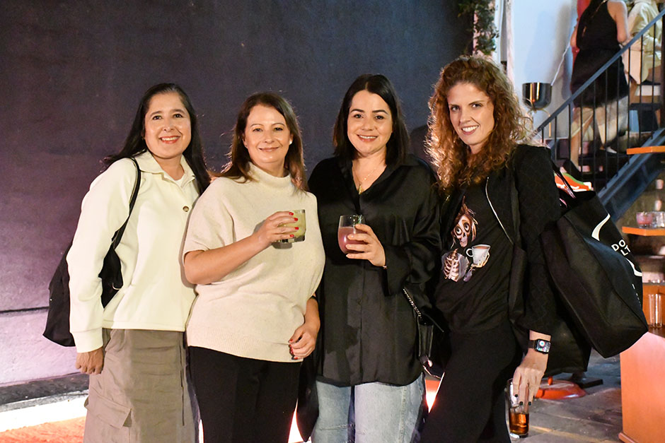 Paolo Moreno, Adriana Cuellar, Daniela Lozano y Karla Durán