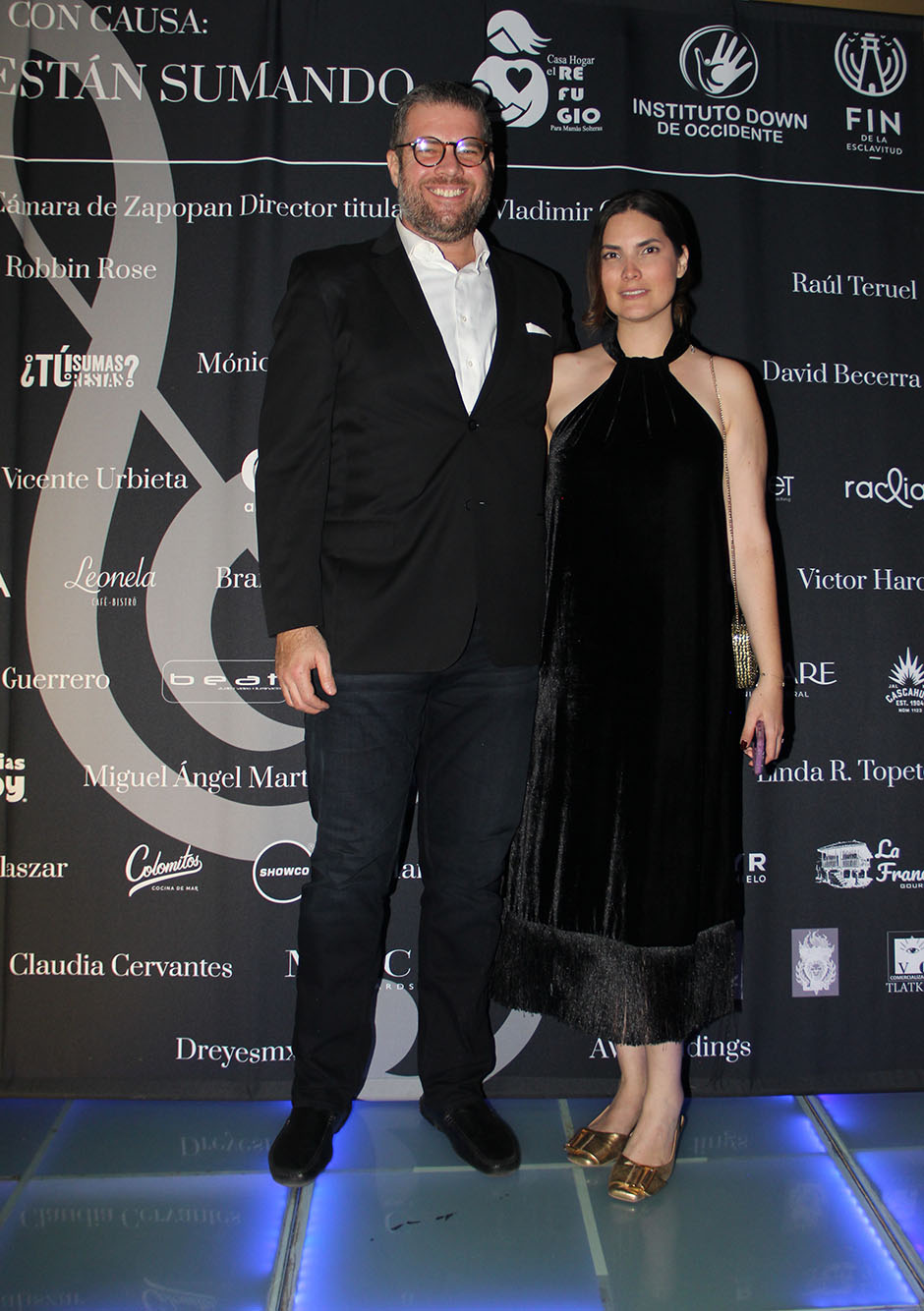 Álvaro Plascencia y Mariana Velázquez.