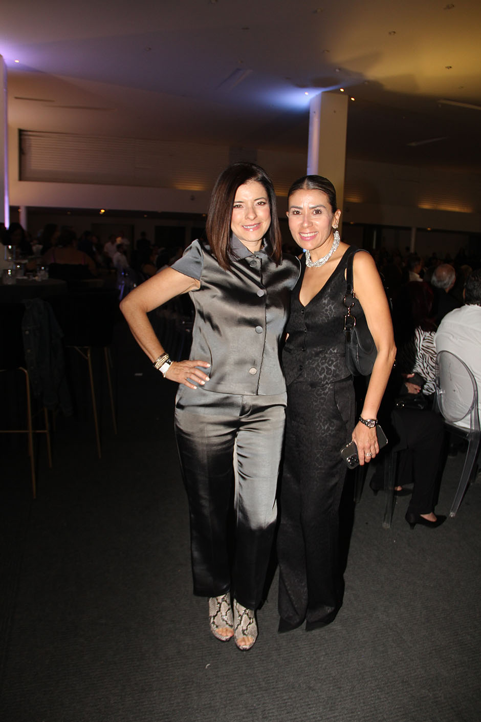 Lizeth Benítez y Lucy Armenta.