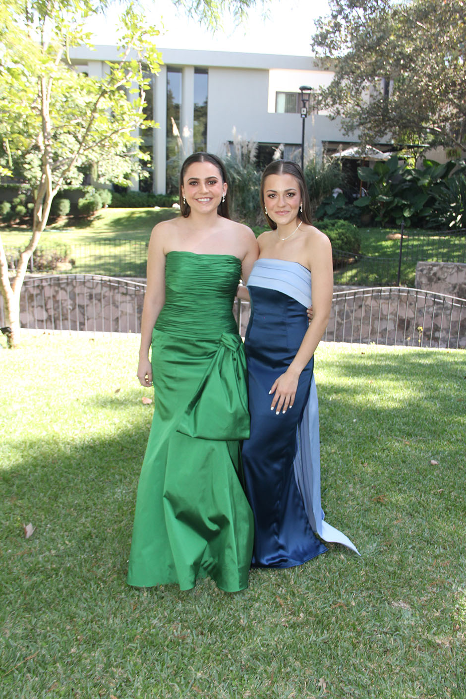 08 Isabella Alessi y  Florencia Alessi Araque