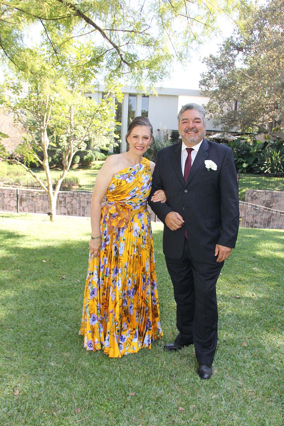 06 Alejandra Tame de Arrubarrena y Manuel Arrubarrena Pino. Papás del novio.