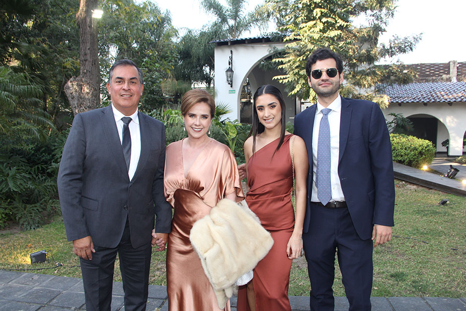 Héctor Ozuna, Míriam Gutiérrez, Ana Mary Ozuna y Alejandro de Anda