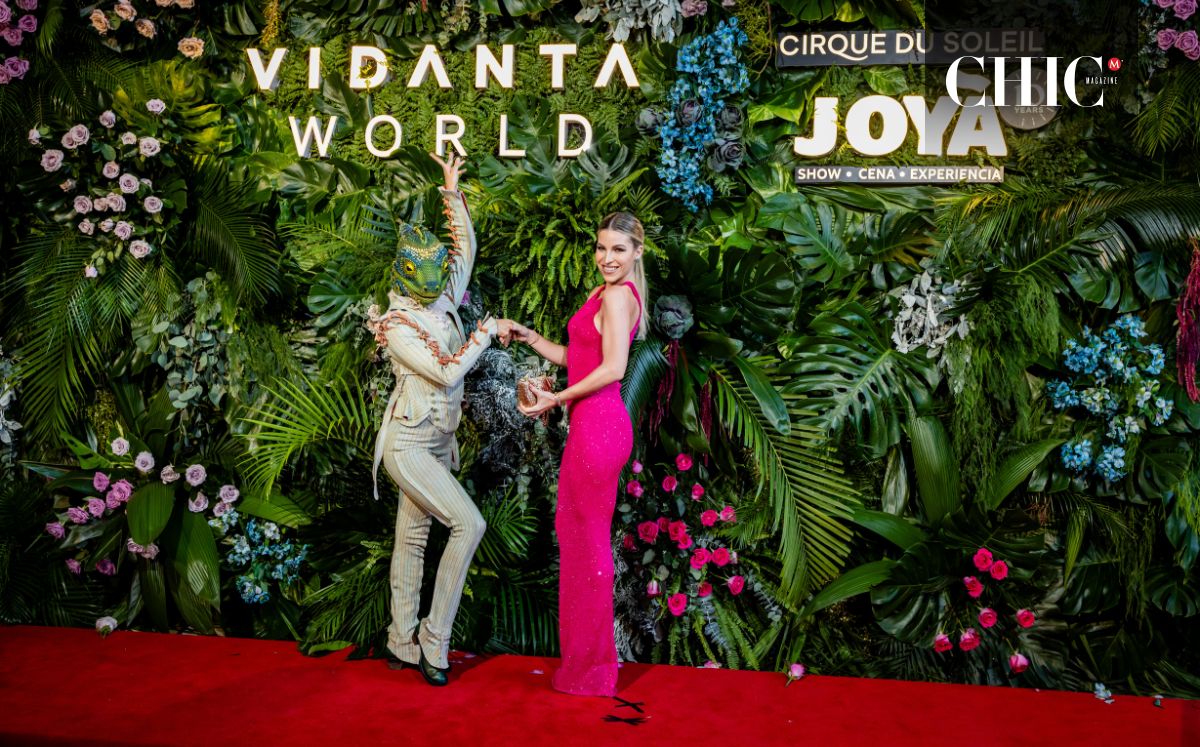 Andy Benavides junto a un personaje de Cirque du Soleil JOYÀ / Fotos: Cortesía