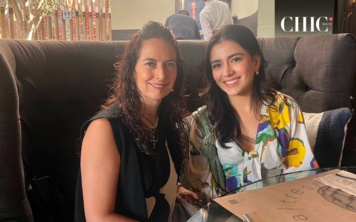 Laura De Vela y Valeria Casas