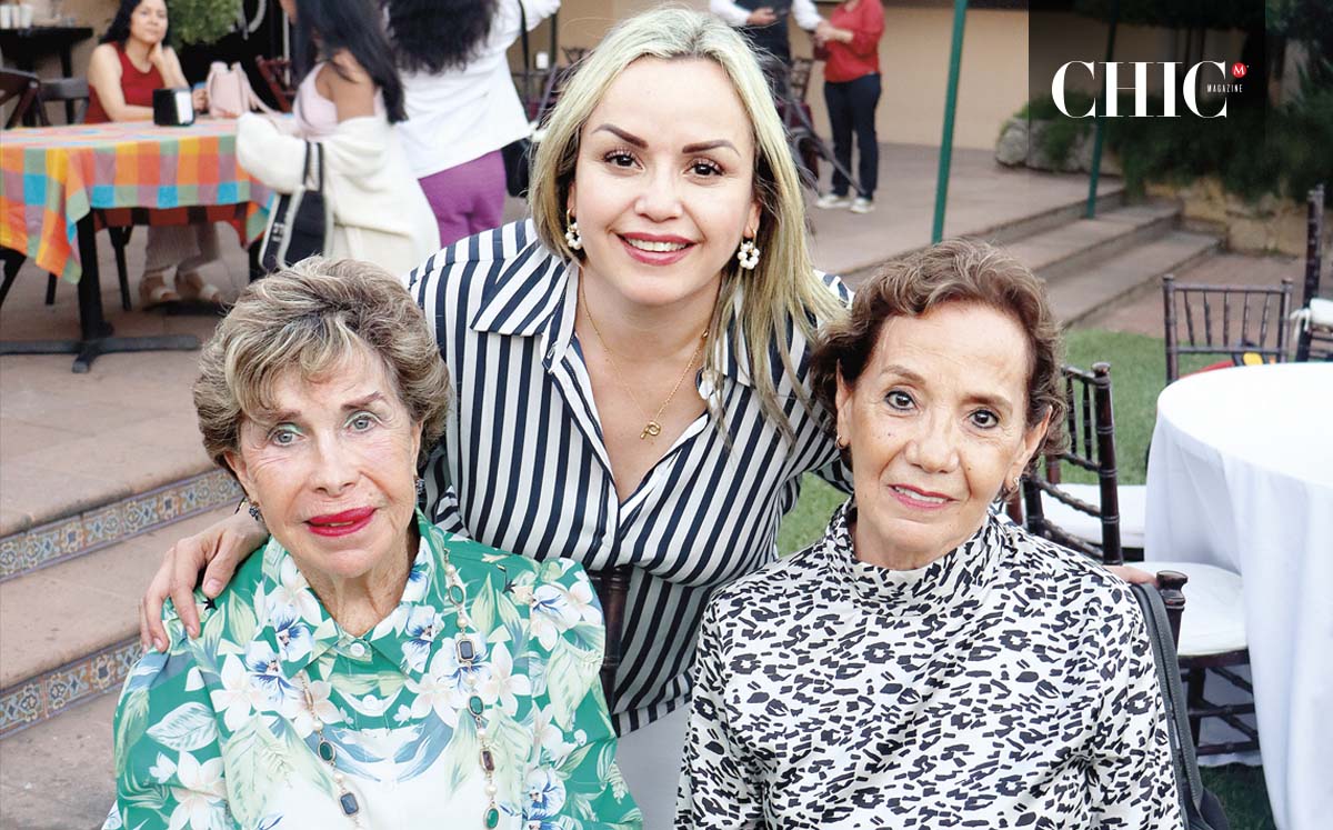 ANA BERTHA SEGOVIA, PALOMA GONZÁLEZ Y CONCHITA CARRASCO disfrutaron de las luces y adornos navideños