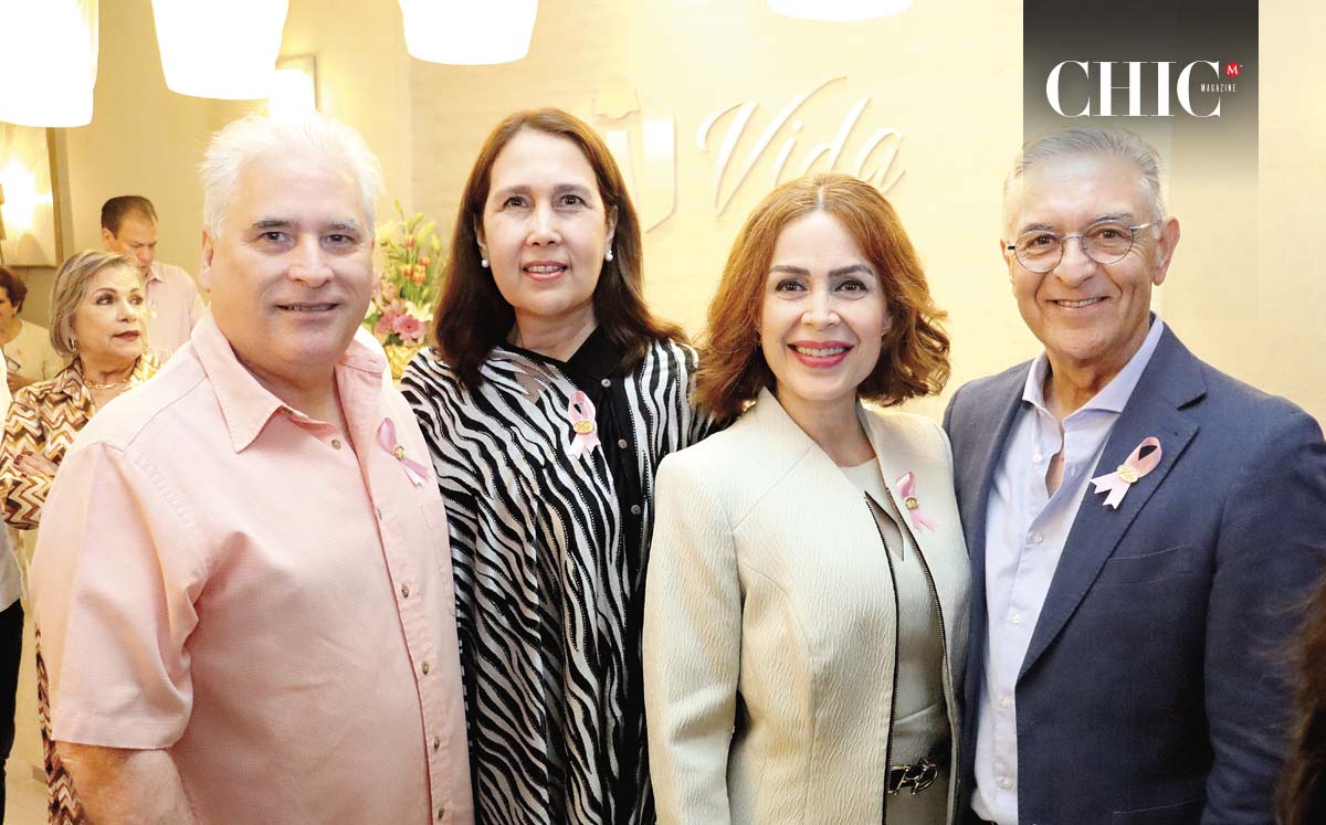 ARTURO MÁRQUEZ, CAROLINA DE MÁRQUEZ, DIANA TERRAZAS Y ANTONIO DEL RIO felices en la inauguración