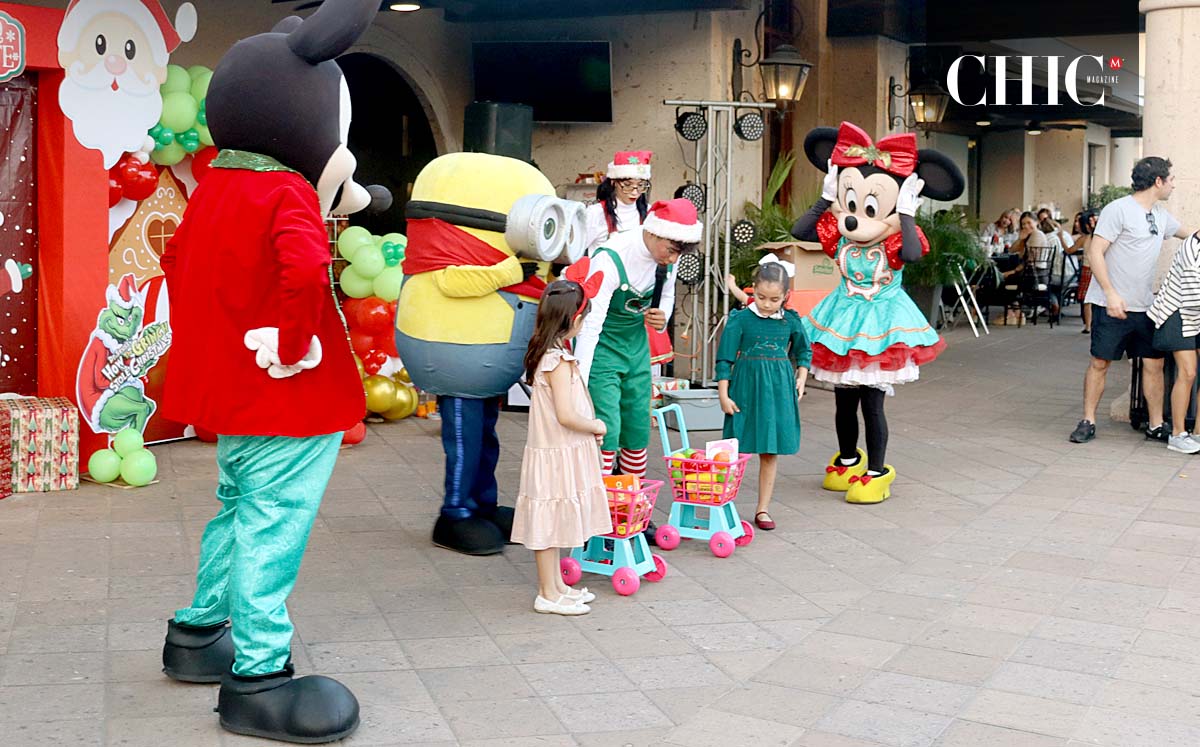 La emoción creció con la llegada de las botargas de Mickey, Minnie Mouse, Daisy Duck y Bob el Minion, cortesía de Lollipops Tampico
