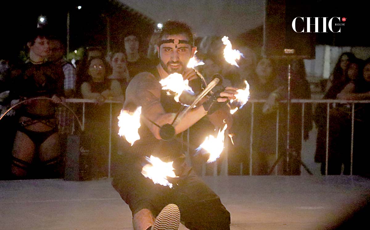 Entre cada interpretación los asistentes fueron testigos de un increíble show de fuego traído desde los Ángeles California protagonizado por Sam Tobey