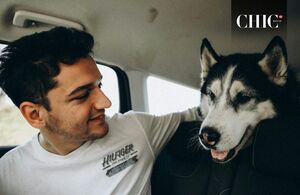 Esta es la multa por no llevar protección para tu mascota en el auto (Pexels)