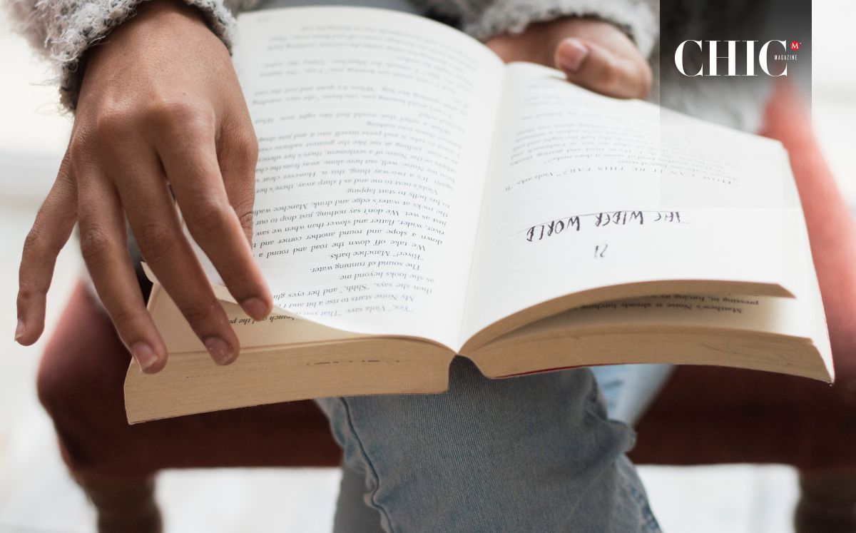 Un libro puede ser el regalo ideal para darle a tu pareja (Freepik)