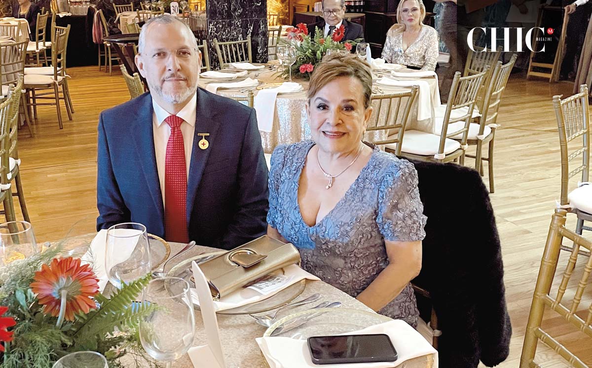 JUAN JOSÉ TOVAR Y BERTHA DE GUEVARA degustaron de una entrada de crema de cuatro quesos con clorofila de berro