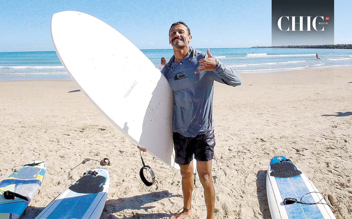 MARIO CRUZ en la playa Miramar para vivir el torneo de surf llamado Revolución