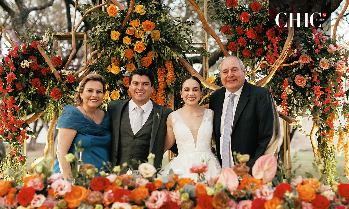 Bibi Topete y Alfonso Nava con los novios