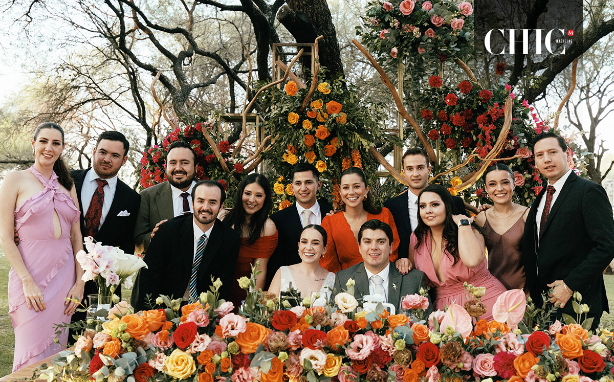 Marcela, José Luis, Agustín, Edgar, Vero, David y Emilia con amigos del novio