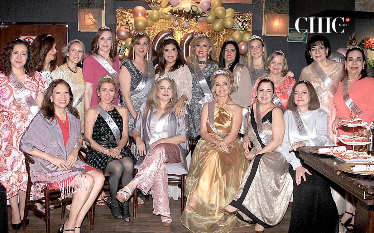 ANA MARÍA SALAZAR junto a sus amigas muy feliz celebrando sus 60 años