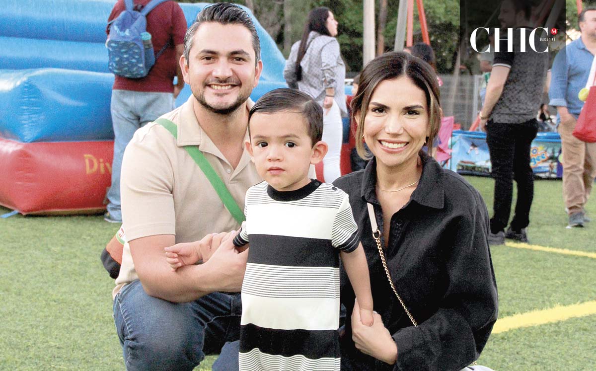CARLOS ROBLES, CARLOS ROBLES Y ROXANA DE ROBLES llegaron puntuales a la kermés
