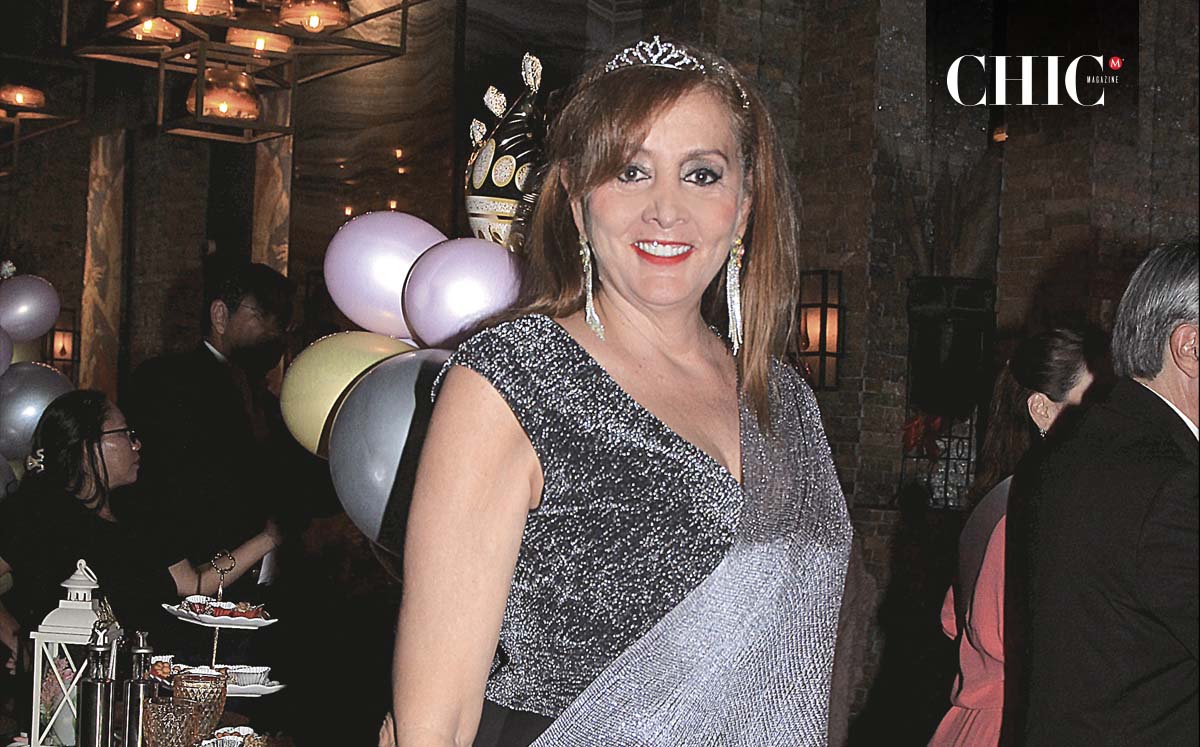 GINA FERNÁNDEZ llegó puntual al Restaurante Di Garda