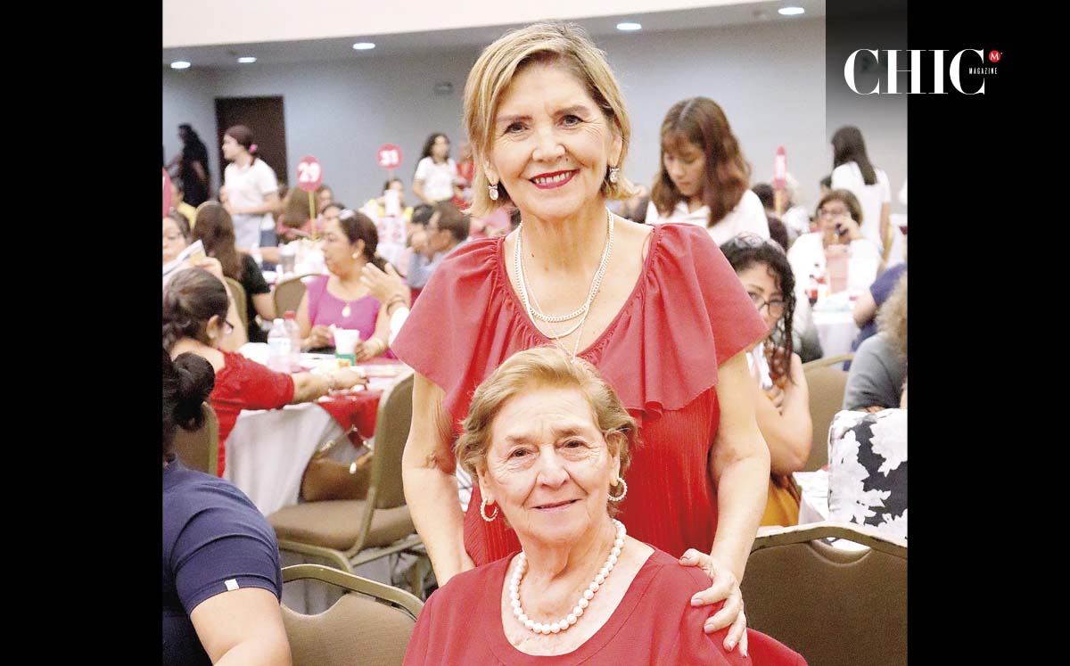 LAURA ACEVEDO Y NORINEY DE LA GARZA felices en la lotería a beneficio de la Casa Alzheimer Florentino Terán Ramón