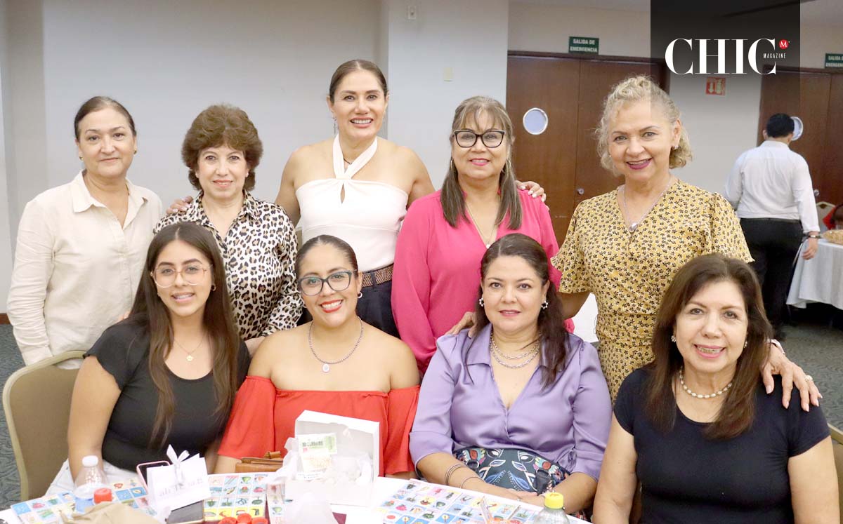 TERE PONCE, LULÚ SALAS, ILEANA PÉREZ, SILVIA GALLEGOS, ANITA AGUIRRE, DEINA GONZÁLEZ, PERLA GONZÁLEZ, OLIVIA ALFARO E HILDE DÍAZ felices