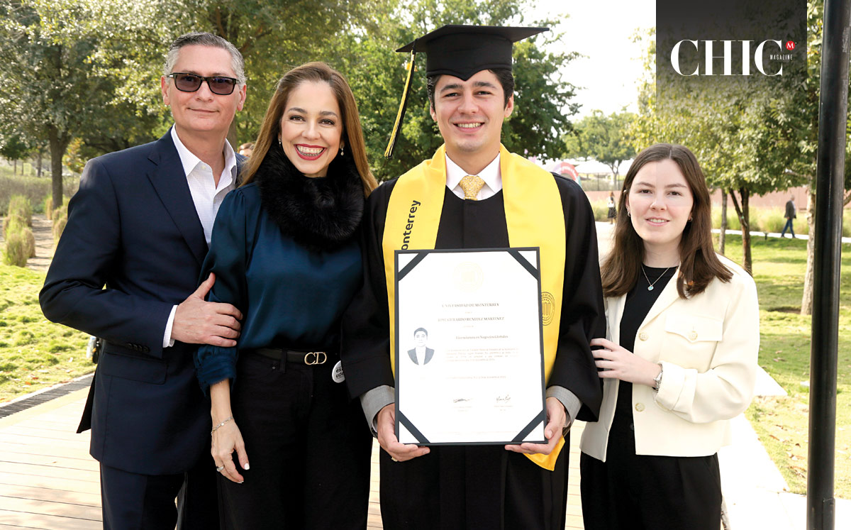 Gerardo Benítez, Sofía Martínez de Benítez, José Gerardo Benítez y Jimena Benítez