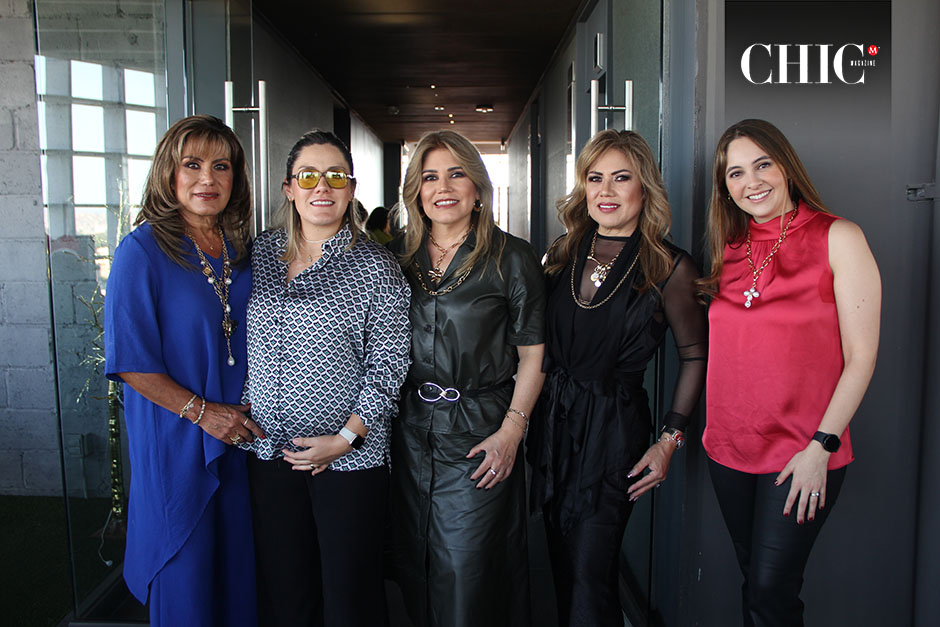 Marcela Alcalá, Salma Barba Alcalá, Tere Alcalá, Vicky Alcalá y Sofía Naranjo