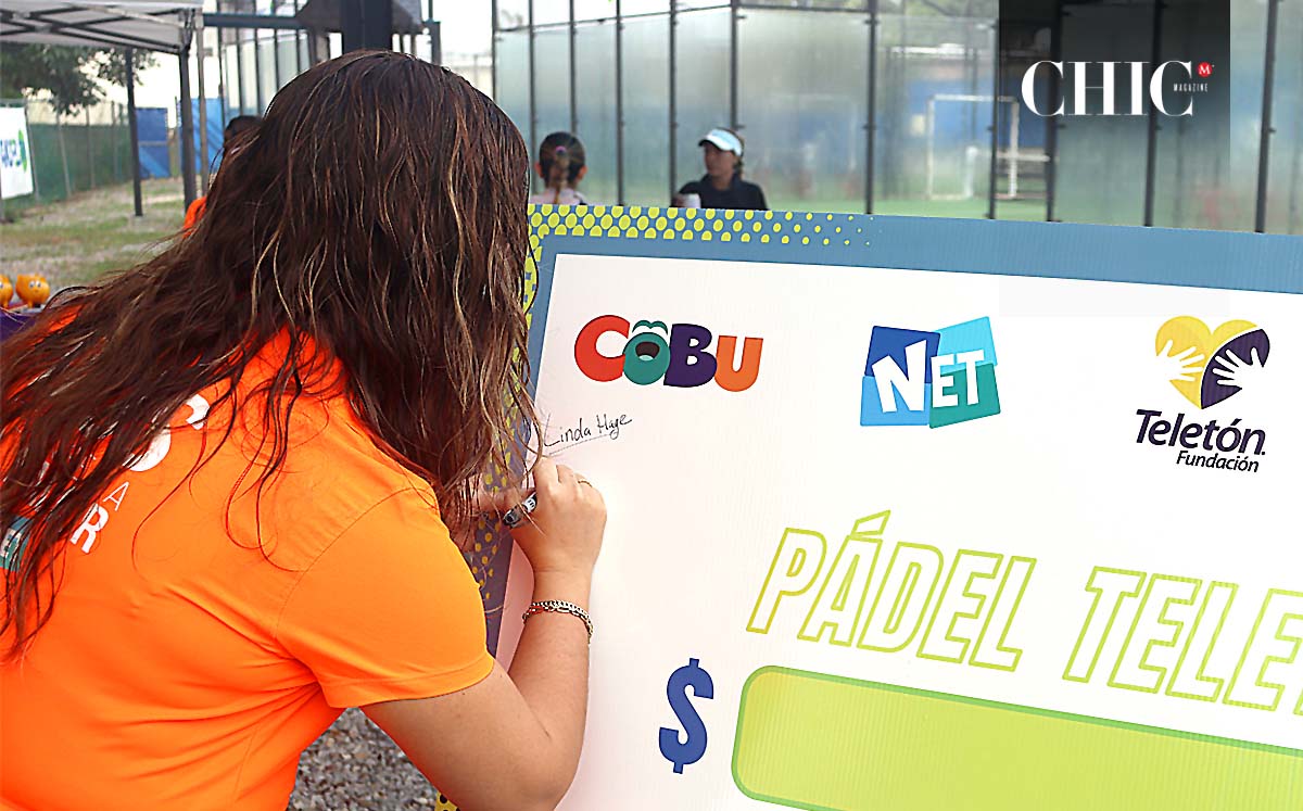 Se realizó una actividad de que las participantes firmaran el cheque que se donará