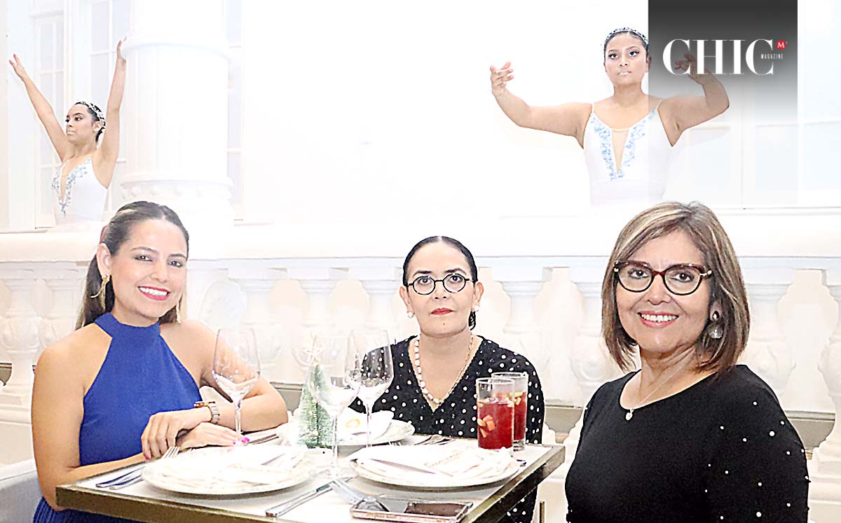 YAZMÍN SANTIAGO, MARINA GONZÁLEZ Y CLEOTILDE TREVIÑO disfrutaron de la temática de El Cascanueces