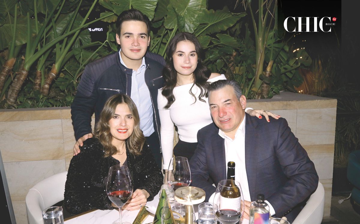 Diego Guerra, Ana Paula Guerra, Cristina de Guerra y Juan Guerra en Azia / Fotos: Omar Valdez