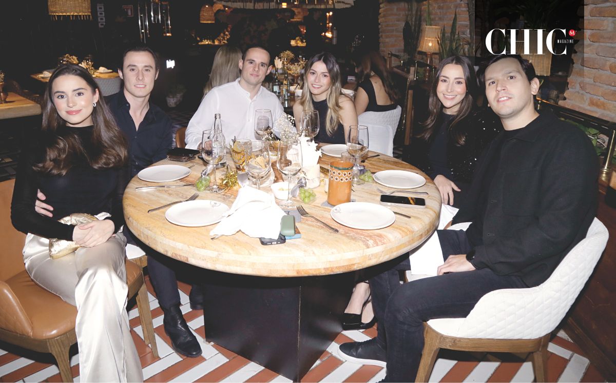 Eva Andonie, Mauricio Herrera, Alejandro Herrera, María Garza, Nina Andonie y Gabriel González en Beluga / Fotos: Omar Valdez