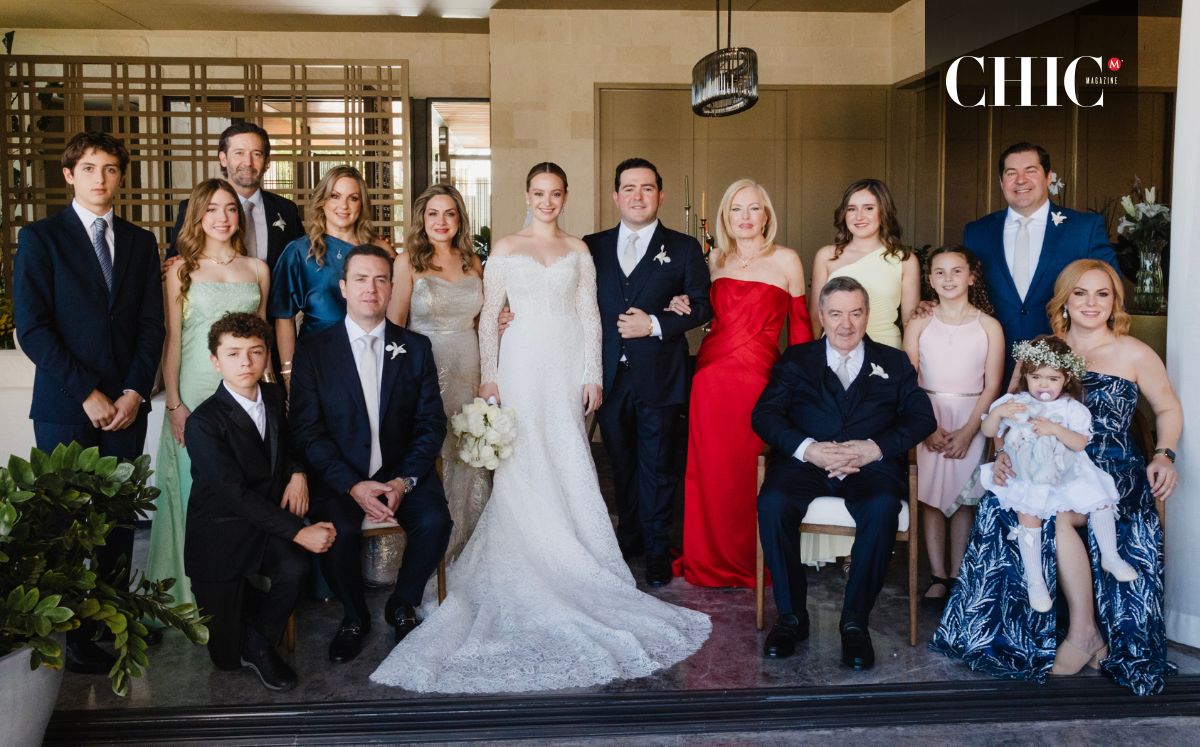 María Amparo y Alejandro, los papás del novio Consuelo Ibarra de Benavides y Felipe Benavides Pérez, así como su familia  /Foto: Conte Fotografía