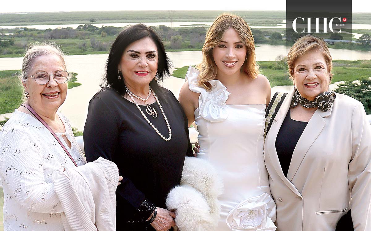 Al llegar cada una de las asistentes felicitaba a la festejada en esta nueva etapa llenándola de cariño y abrazos