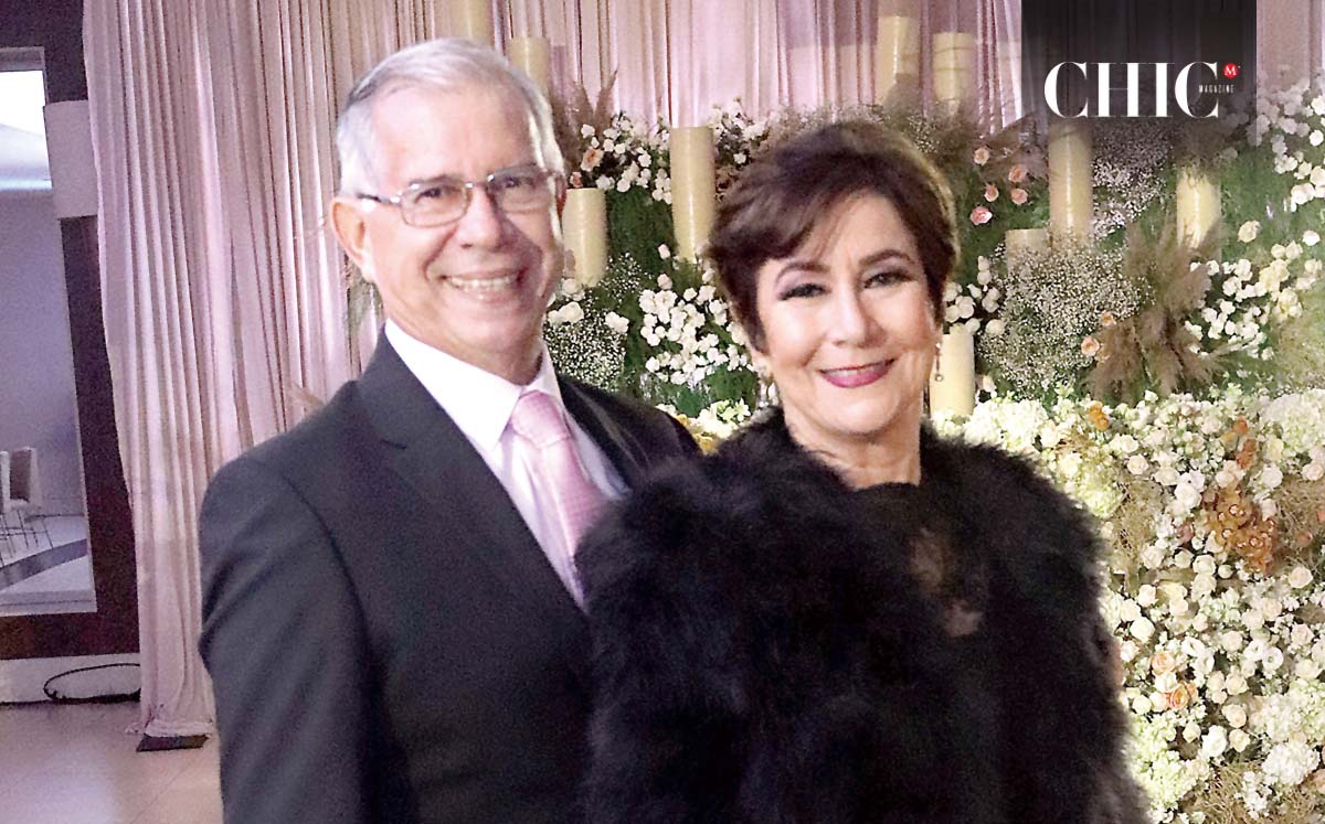 CARLOS PLAZA Y MÓNICA DE PLAZA disfrutaron de la misa en la Parroquia de San Pedro y San Pablo