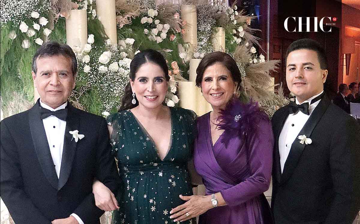 FAMILIA DE LA NOVIA. JAIME LEONEL GARZA, MA FERNANDA DE RIVERA,MAGUE DE GARZA Y LEONEL GARZA disfrutaron de la misa