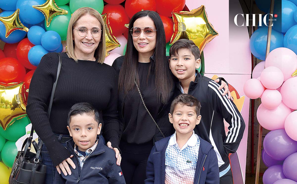 LUZ TREVIÑO, SANTIAGO FLORES, LILIANA ORTEGA, JORGE GUADARRAMA Y BERNARDO TRUJILLO disfrutaron de la celebración de Día de Reyes en el Depo