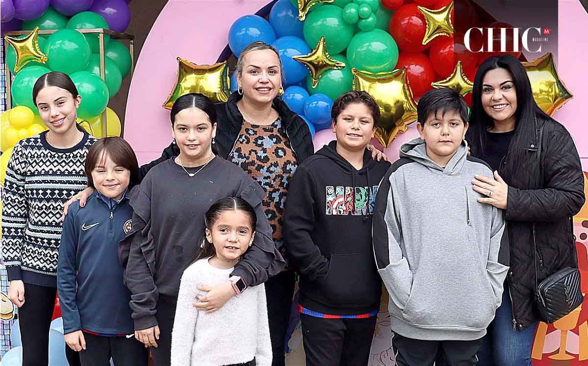 Al finalizar, todos se reunieron para degustar de croissants, rosca de reyes, chocolate caliente y su bolsita de dulces