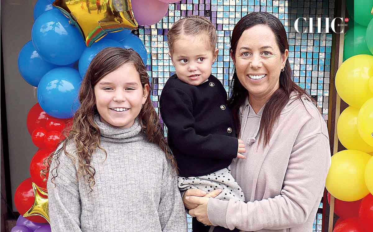 ELISA ADAME, NEREA NAVARRO Y LUCY LORENZO llegaron puntuales a la celebración